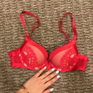 NWOT VICTORIAS SECRET SUPER SEXY PUSH UP BRA RED